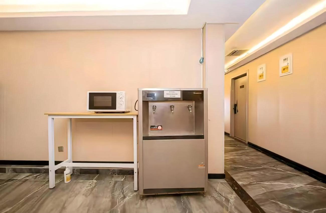 Baican Youth Hotel 2*